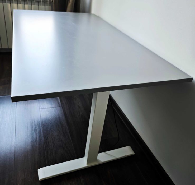 Birou IKEA cu înălţime reglabilă, electric, 140x80 cm