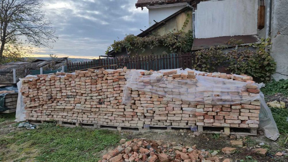 Caramida de vanzare, stare foarte buna!