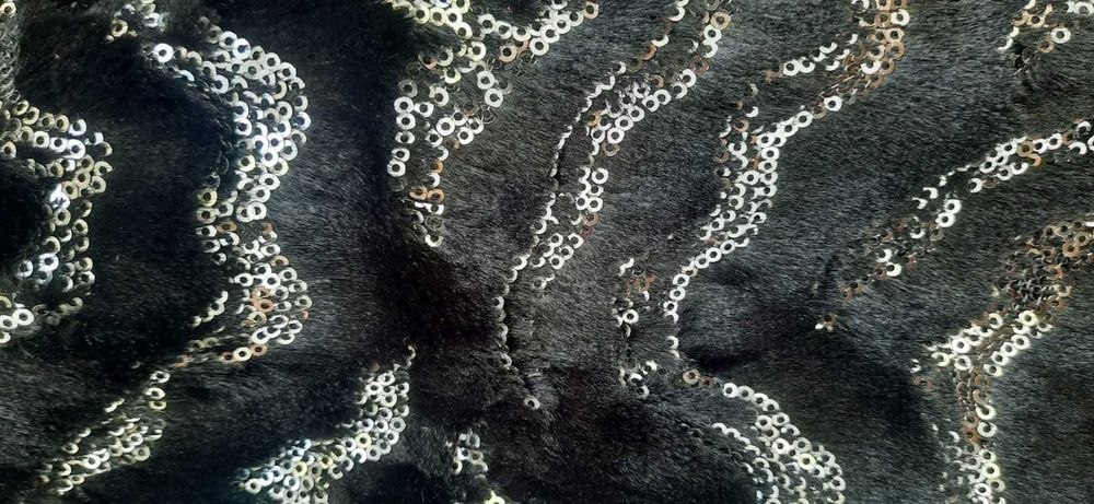 Rochie neagra scurta cu blanita si paiete