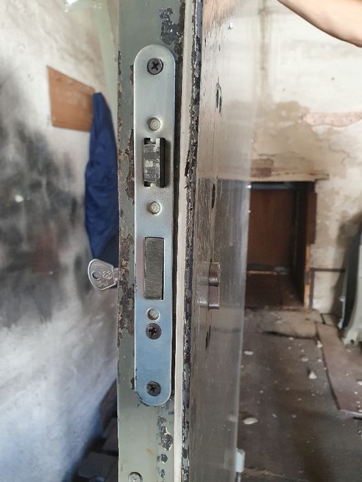 Продам б/У дверь 210×88