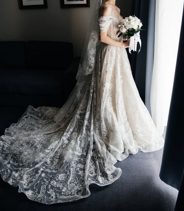 Продам шикарное  свадебное платья