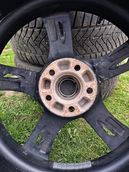 Set 4 roți iarnă 245/40R19 cu jante aliaj 19" – stare foarte bună
4. R