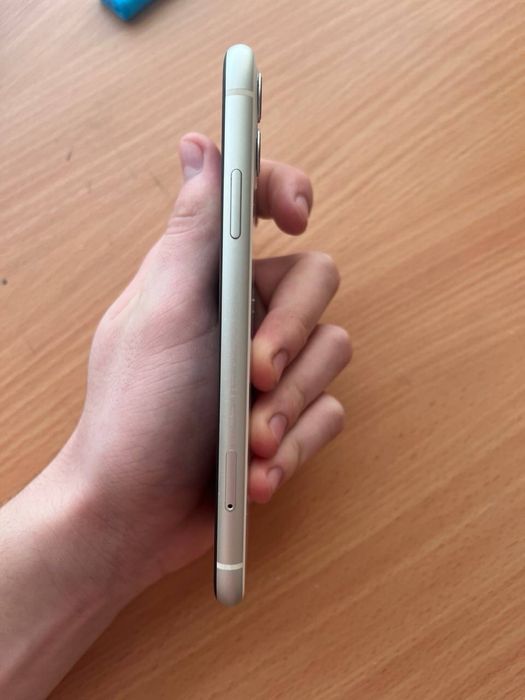 Продам айфон 11