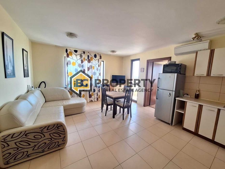 Двустаен апартамент с две бани и две тераси в град Бяла