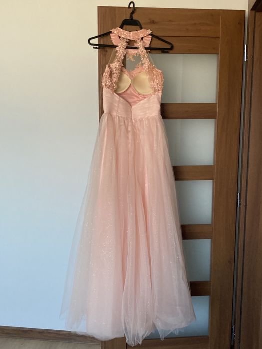 Прасковена бална рокля