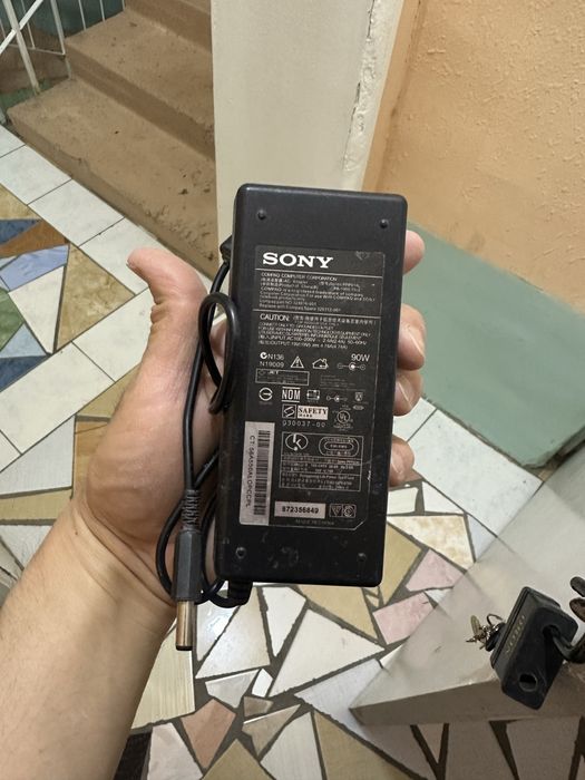 Notebook zaryatkasi sotiladi
