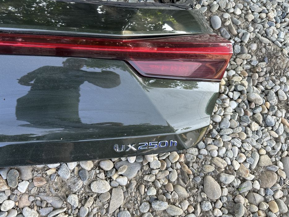 Hayon.stop lexus ux