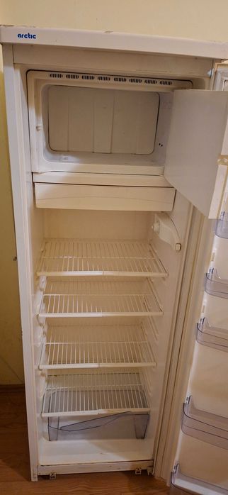 Frigider Arctic cu congelator
