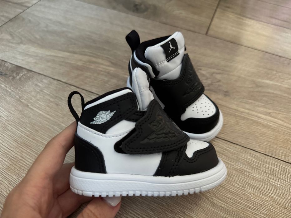 Nike Sky Jordan 1