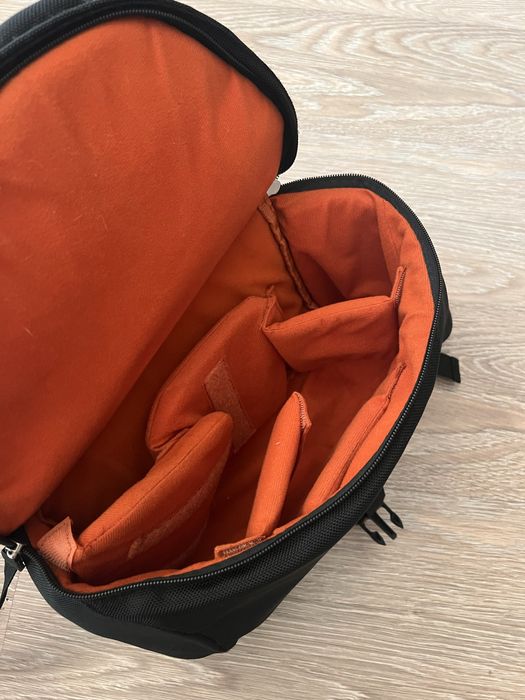 Rucsac Cristal pentru cameră DSLR – compartimentat și practic