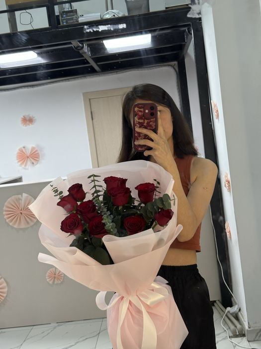 свежие красные розы