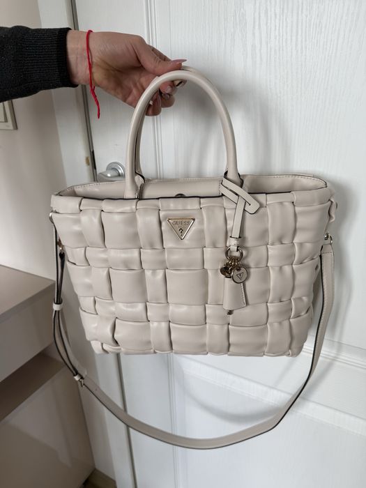 Дамска чанта Guess