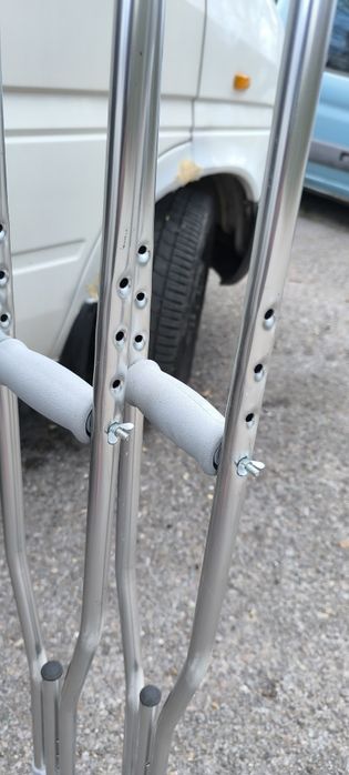 Патерици чисто нови