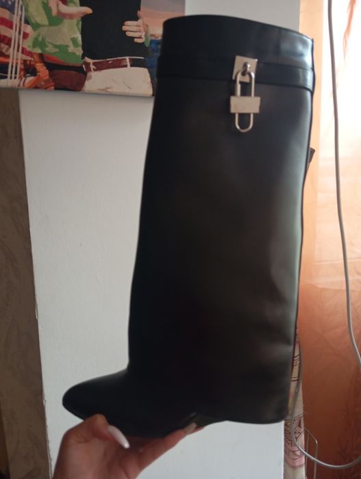 Чёрные сапоги. Торг уместен