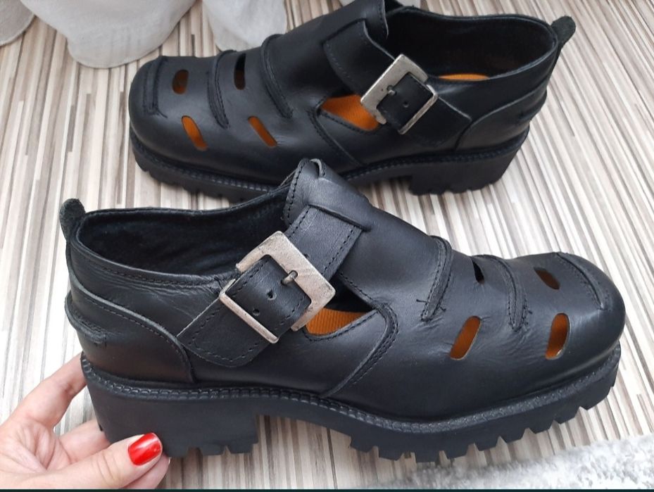 Pantofi noi piele cu bombeu metalic marime 43.