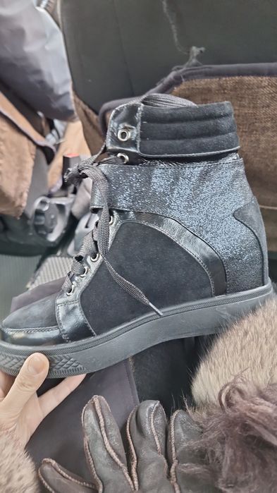 Спортивные ботинки