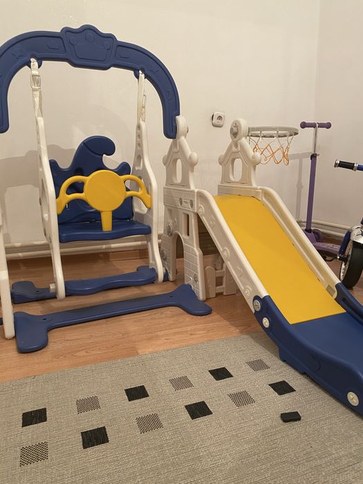 качеля с горкой почти новый