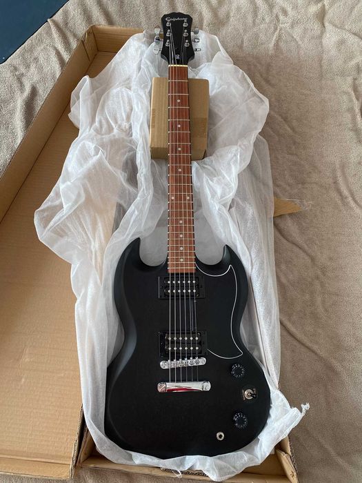Epiphone SG Special Satin E1, Worn Ebony + Suport Chitara