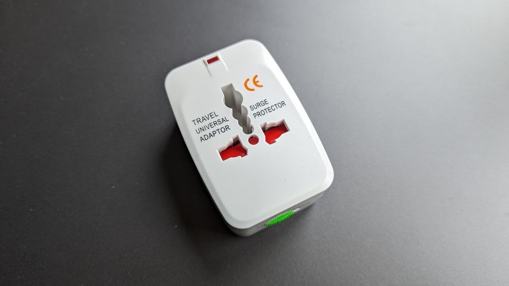 Adaptor priza universal de calatorie UK/US/EU/AU cu protectie