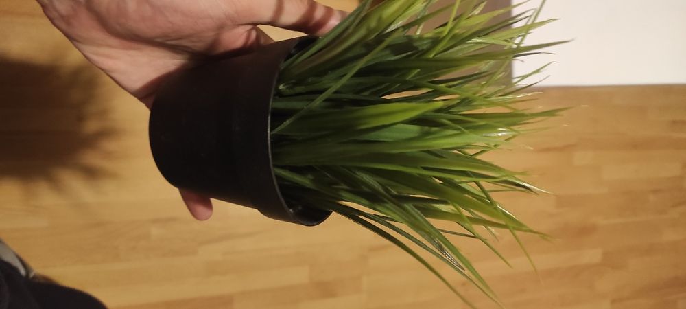 Декоративна / изкуствена саксия с трева / растение