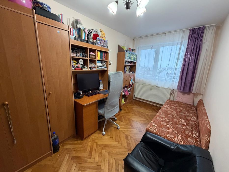 Vând apartament cu 4 camere direct de la proprietar!