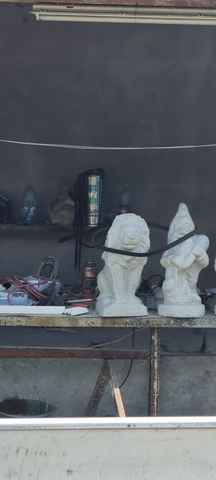 Pitici de gradina si vaze flori din beton