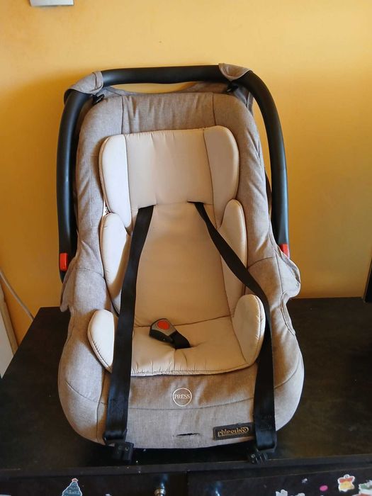 Vand Carut bebe Chipolino   3 in 1 cadru aluminiu, usor .