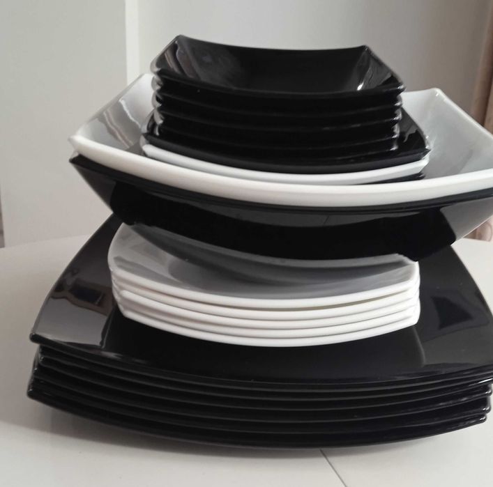 Френски сервиз на маса