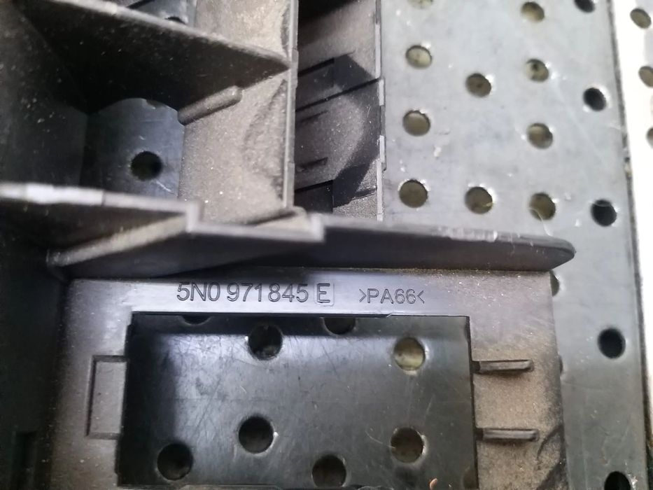 Panou sigurante 2.0 tdi audi q3 8u 5n0971845e