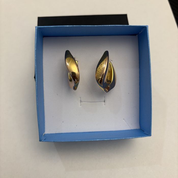 Продам золотые серьги