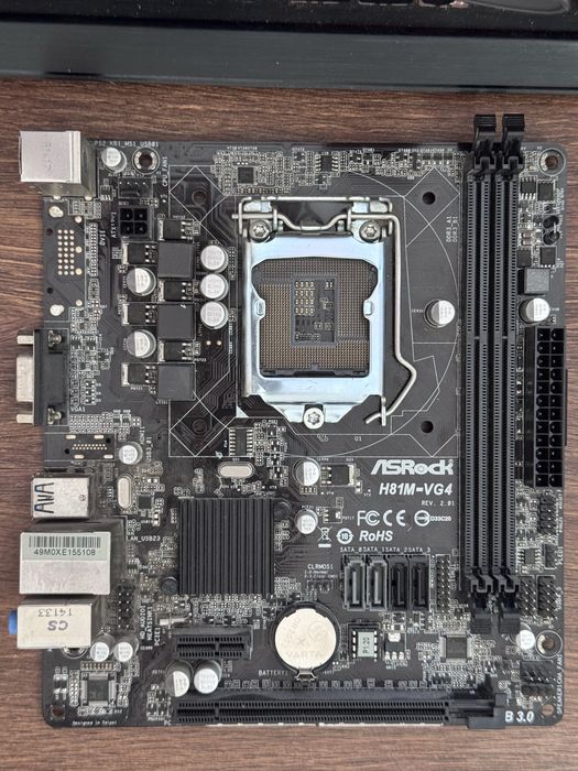 Vând diferite plăcuțe de RAM ddr3 (2x 4GB, 1x 8GB), procesor i5-4590 (functional), placă de bază ASRock H81M-VG4 (defecta)