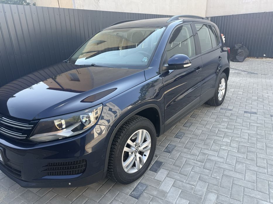 VOLKSWAGEN Tiguan