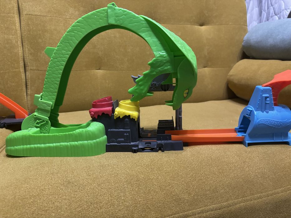 Продам игрушки Hot Wheels (хотвилс)