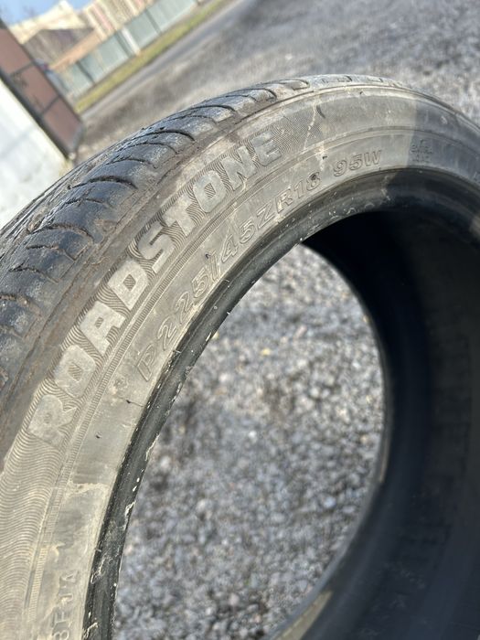 Продам шины летние Roadstone