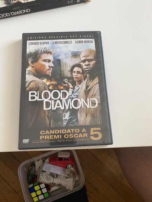 se vinde urgent dvd uri ,de muzica sau de filme