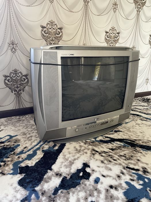 Холодильник , газ плита  , телевизор , микроволновка