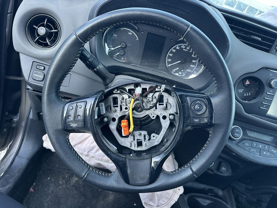 Волан Toyota Yaris 3 Hybrid / Тойота Ярис 3 Хибрид