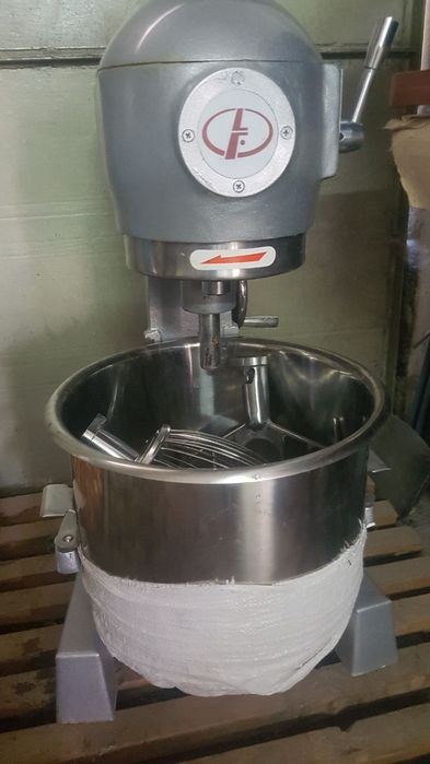 Миксер 30 л в хорошем состоянии  новый телефон  цена договорная.