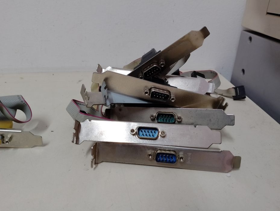 Допълнителни портове и различни карти за настолни комптри