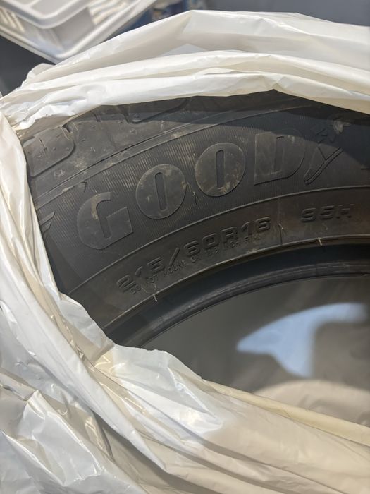 Продам резину Goodyear efficient grip performance 215/60/16