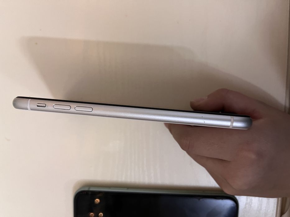 iPhone 11 128 гб зеленный,белый