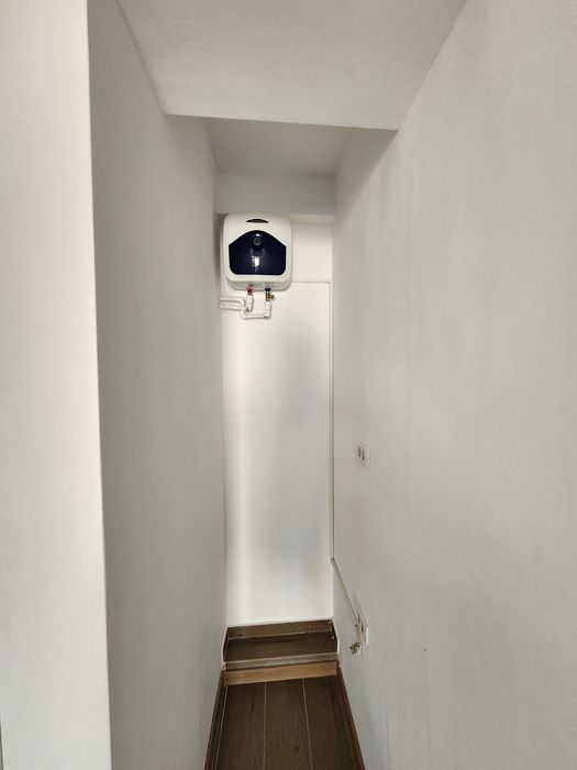 Spatiu comercial 6 min metrou Aparatorii Patriei  , AC , TV , boiler , bloc 2024