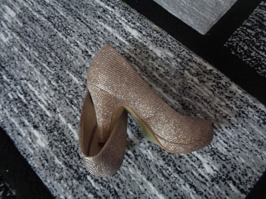 Vand pantofi de dama