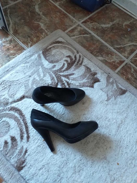 Pantofi negrii nr 36,noi