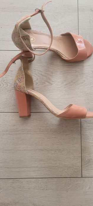 Sandale roz Raxela