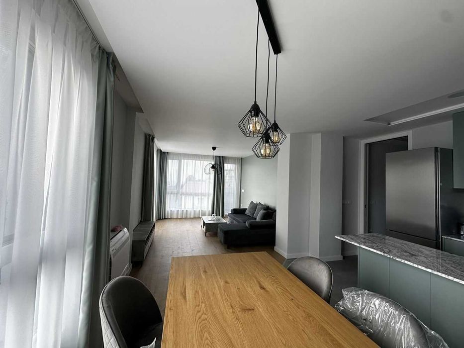 Просторен тристаен апартамент под наем - м-т Траката