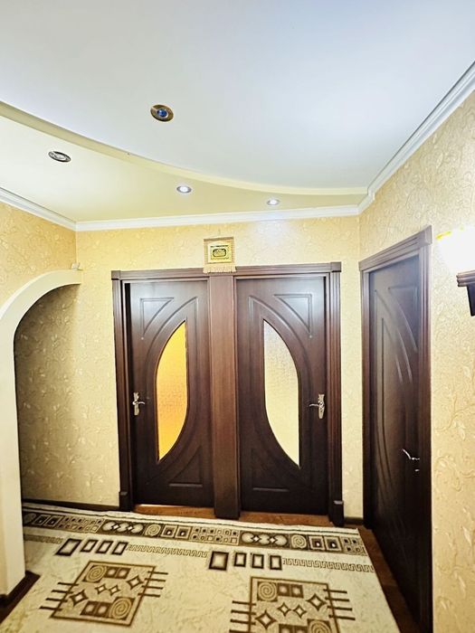 4 комнатная квартира 1 этаж ,
