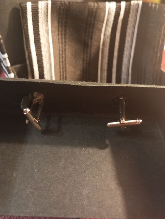 Набор запонки и платок.