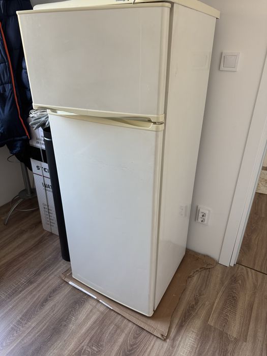 Хладилник с фризер