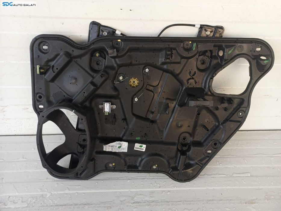 Macara Electrica pentru Geam Sticla de pe Usa Portiera Dreapta Fata Fiat Freemont 2008 - 2016 Cod 963197 A2048210651 [L1236]